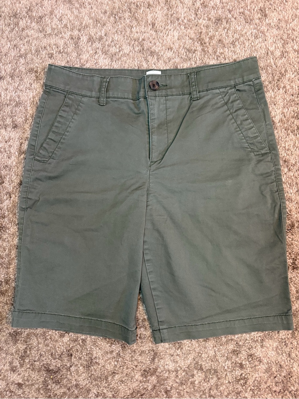 GAP Olive Green Mid Rise Shorts Women’s Size 4